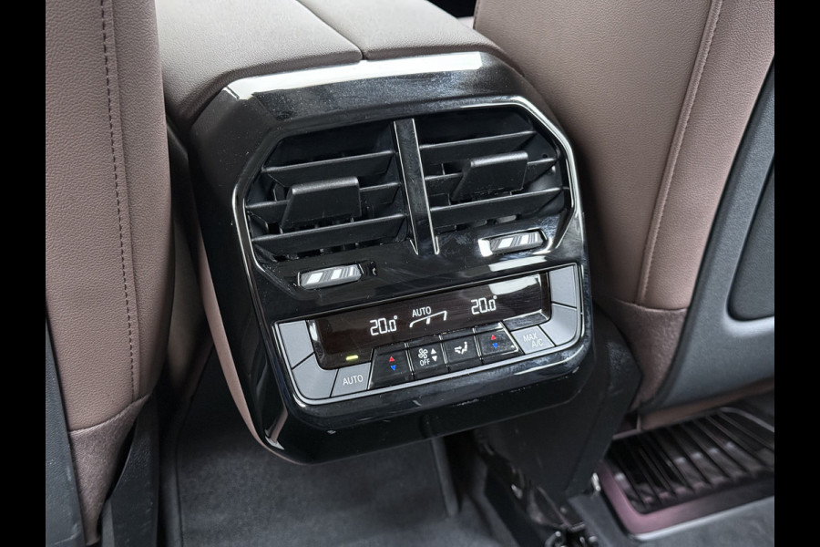BMW iX xDrive40 327PK Executive SOH 99% Trekhaak 4-Zone Ecc Head-Up Display Camera Apple Carplay Stoelverwarming Elek.Stoelen+Stuur Elek.Achterklep Navi Ecc Bluetooth Led Lmv Pdc Live cockpit pro 2.500KG Trekgewicht Dealeronderhouden