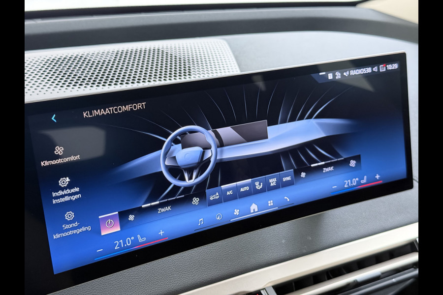 BMW iX xDrive40 327PK Executive SOH 99% Trekhaak 4-Zone Ecc Head-Up Display Camera Apple Carplay Stoelverwarming Elek.Stoelen+Stuur Elek.Achterklep Navi Ecc Bluetooth Led Lmv Pdc Live cockpit pro 2.500KG Trekgewicht Dealeronderhouden