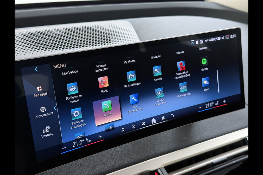 BMW iX xDrive40 327PK Executive SOH 99% Trekhaak 4-Zone Ecc Head-Up Display Camera Apple Carplay Stoelverwarming Elek.Stoelen+Stuur Elek.Achterklep Navi Ecc Bluetooth Led Lmv Pdc Live cockpit pro 2.500KG Trekgewicht Dealeronderhouden