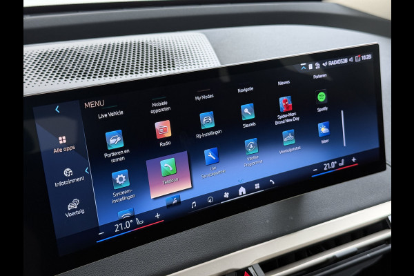 BMW iX xDrive40 327PK Executive SOH 99% Trekhaak 4-Zone Ecc Head-Up Display Camera Apple Carplay Stoelverwarming Elek.Stoelen+Stuur Elek.Achterklep Navi Ecc Bluetooth Led Lmv Pdc Live cockpit pro 2.500KG Trekgewicht Dealeronderhouden