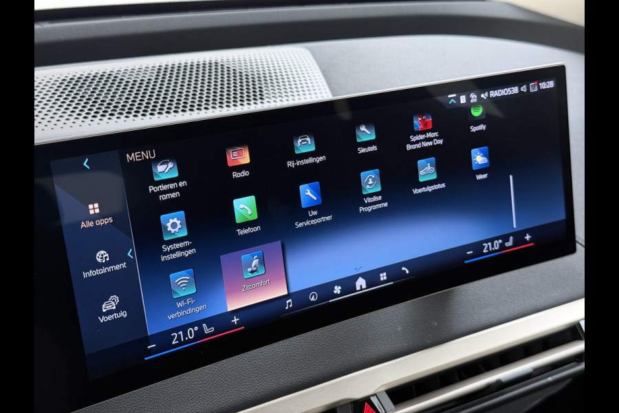 BMW iX xDrive40 327PK Executive SOH 99% Trekhaak 4-Zone Ecc Head-Up Display Camera Apple Carplay Stoelverwarming Elek.Stoelen+Stuur Elek.Achterklep Navi Ecc Bluetooth Led Lmv Pdc Live cockpit pro 2.500KG Trekgewicht Dealeronderhouden