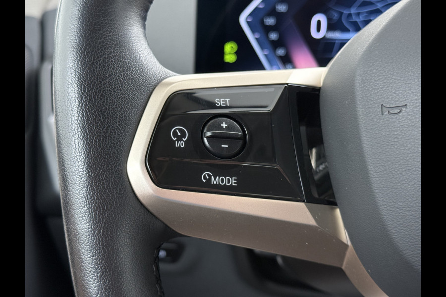 BMW iX xDrive40 327PK Executive SOH 99% Trekhaak 4-Zone Ecc Head-Up Display Camera Apple Carplay Stoelverwarming Elek.Stoelen+Stuur Elek.Achterklep Navi Ecc Bluetooth Led Lmv Pdc Live cockpit pro 2.500KG Trekgewicht Dealeronderhouden