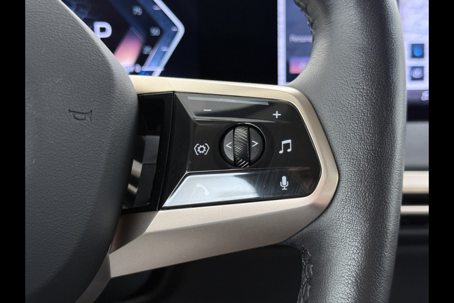 BMW iX xDrive40 327PK Executive SOH 99% Trekhaak 4-Zone Ecc Head-Up Display Camera Apple Carplay Stoelverwarming Elek.Stoelen+Stuur Elek.Achterklep Navi Ecc Bluetooth Led Lmv Pdc Live cockpit pro 2.500KG Trekgewicht Dealeronderhouden