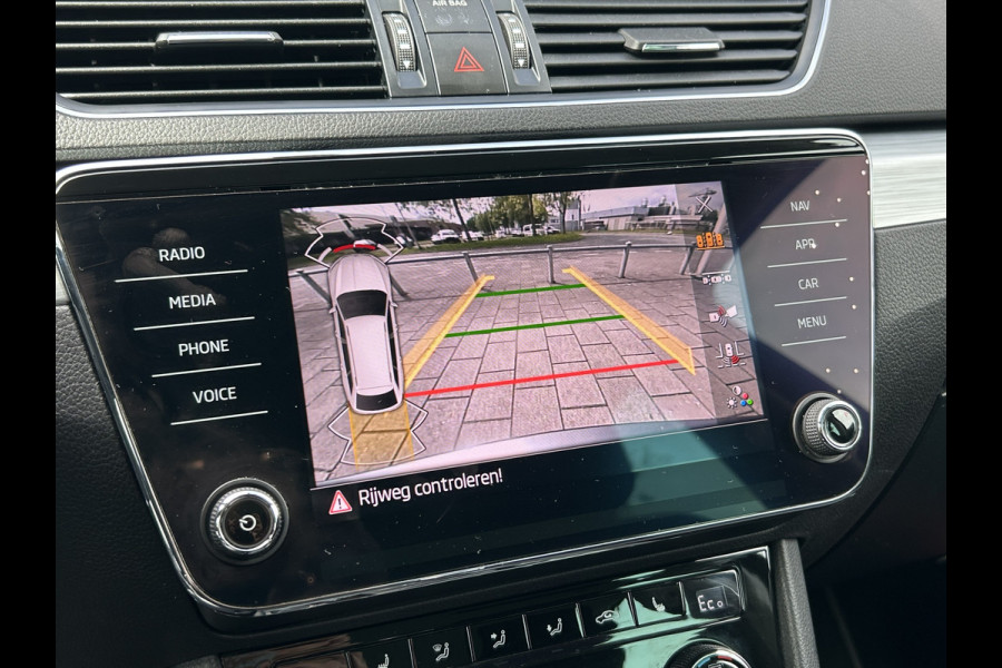 Škoda Superb Combi BWJ 12-2020 | 1.4TSI iV 218PK SPORT BUS. AUTOMAAT | CLIMA | STOELVERW | SPORTSTOELEN | PRIVACY GLASS | CARPLAY | NAVI | CAMERA A |