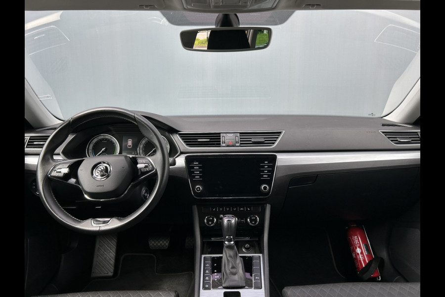 Škoda Superb Combi BWJ 12-2020 | 1.4TSI iV 218PK SPORT BUS. AUTOMAAT | CLIMA | STOELVERW | SPORTSTOELEN | PRIVACY GLASS | CARPLAY | NAVI | CAMERA A |