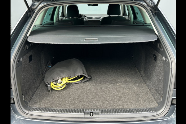 Škoda Superb Combi BWJ 12-2020 | 1.4TSI iV 218PK SPORT BUS. AUTOMAAT | CLIMA | STOELVERW | SPORTSTOELEN | PRIVACY GLASS | CARPLAY | NAVI | CAMERA A |