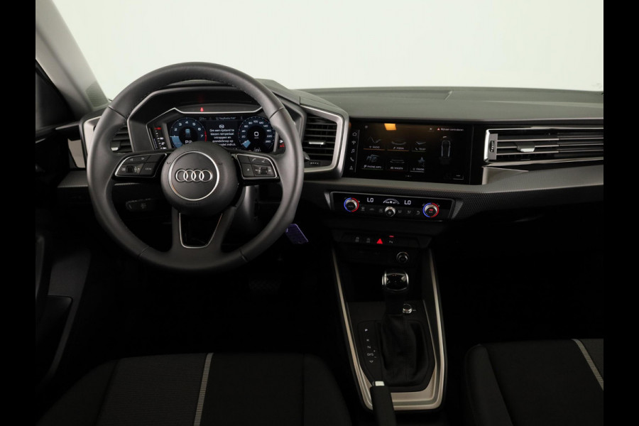 Audi A1 Sportback Advanced edition 25 TFSI 95 pk | Parkeerhulp plus | Automatische airco | Inklapbare buitenspiegels | Dak in contrast kleur |