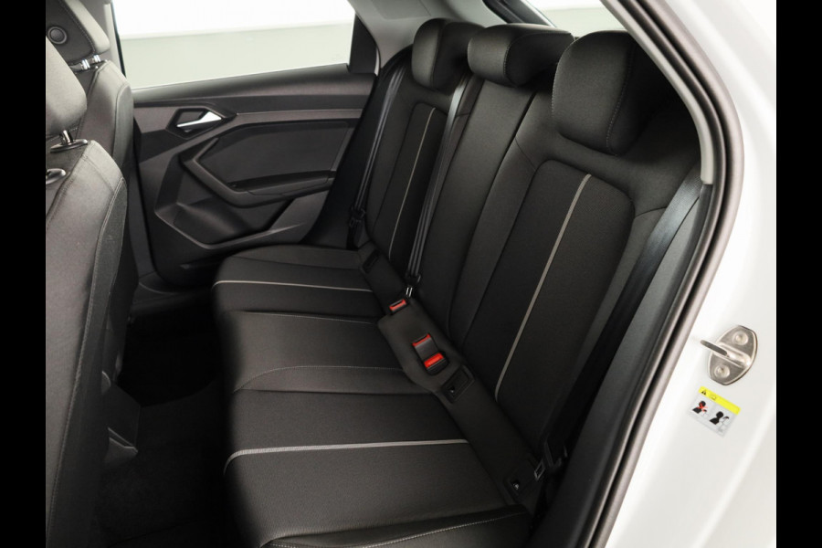 Audi A1 Sportback Advanced edition 25 TFSI 95 pk | Parkeerhulp plus | Automatische airco | Inklapbare buitenspiegels | Dak in contrast kleur |