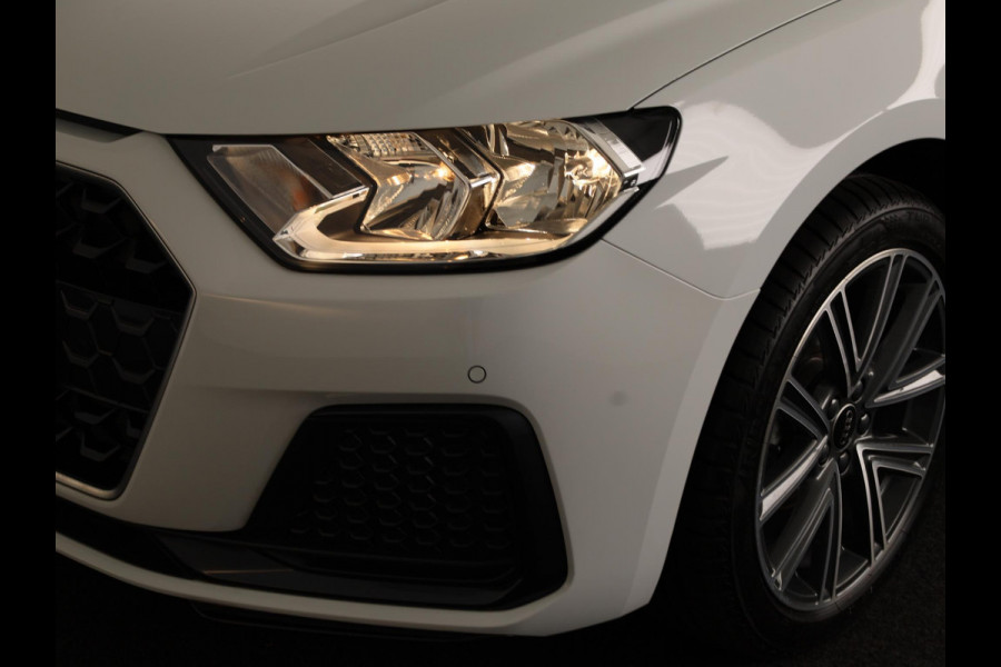 Audi A1 Sportback Advanced edition 25 TFSI 95 pk | Parkeerhulp plus | Automatische airco | Inklapbare buitenspiegels | Dak in contrast kleur |