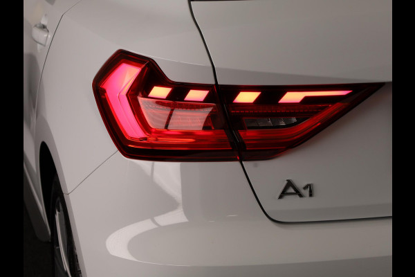 Audi A1 Sportback Advanced edition 25 TFSI 95 pk | Parkeerhulp plus | Automatische airco | Inklapbare buitenspiegels | Dak in contrast kleur |