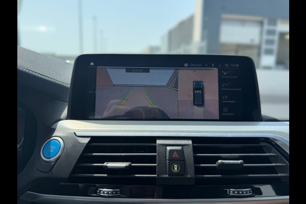 BMW iX3 High Executive 80 kWh | Panoramadak | Harman Kardon | Head-Up Display | Adaptive Cruise Control | Stoelverwarming | Dodehoekdetectie | Keyless | Trekhaak | Adaptief Onderstel | 360 Camera | Ambiance Verlichting |