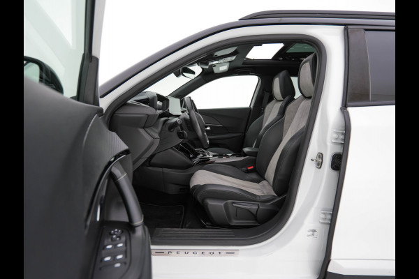 Peugeot e-2008 EV GT Pack 50 kWh [3-Fase-11kW] {SoH-88%} (INCL.BTW) *PANO | DIGI-COCKPIT | FULL-LED | BLIS | KEYLESS | LEATHER-MICROFIBRE | CAMERA | CARPLAY | CCS-FASTLOADER | DAB+ | NAVI-FULLMAP | ECC | PDC | SPORT-SEATS | AMBIENT-LIGHT | PRIVACY-