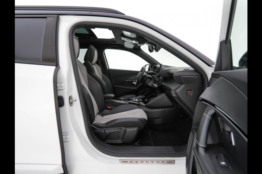 Peugeot e-2008 EV GT Pack 50 kWh [3-Fase-11kW] {SoH-88%} (INCL.BTW) *PANO | DIGI-COCKPIT | FULL-LED | BLIS | KEYLESS | LEATHER-MICROFIBRE | CAMERA | CARPLAY | CCS-FASTLOADER | DAB+ | NAVI-FULLMAP | ECC | PDC | SPORT-SEATS | AMBIENT-LIGHT | PRIVACY-