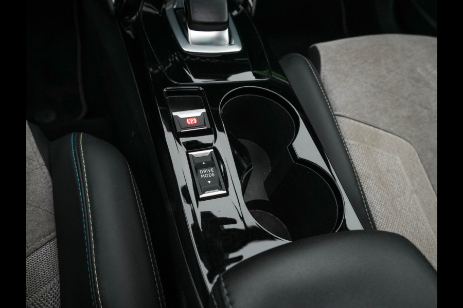 Peugeot e-2008 EV GT Pack 50 kWh [3-Fase-11kW] {SoH-88%} (INCL.BTW) *PANO | DIGI-COCKPIT | FULL-LED | BLIS | KEYLESS | LEATHER-MICROFIBRE | CAMERA | CARPLAY | CCS-FASTLOADER | DAB+ | NAVI-FULLMAP | ECC | PDC | SPORT-SEATS | AMBIENT-LIGHT | PRIVACY-