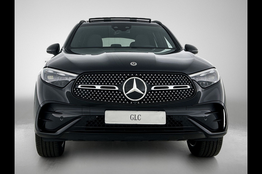 Mercedes-Benz GLC 400e 4MATIC Business Solution AMG | Premium Plus | Winterpakket | Nightpakket | Rijassistentiepakket Plus | Trekhaak | 360° camera | Aanhangwagenassistent | Treeplanken in aluminiumlook | Dash cam | Burmester® 3D surround sound systeem | Panoramaschuifdak | 20" multispaaks lichtmetalen AMG velgen |