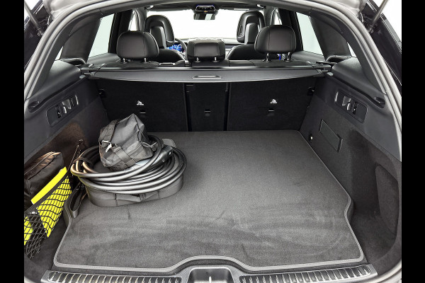 Mercedes-Benz GLC 400e 4MATIC Business Solution AMG | Premium Plus | Winterpakket | Nightpakket | Rijassistentiepakket Plus | Trekhaak | 360° camera | Aanhangwagenassistent | Treeplanken in aluminiumlook | Dash cam | Burmester® 3D surround sound systeem | Panoramaschuifdak | 20" multispaaks lichtmetalen AMG velgen |