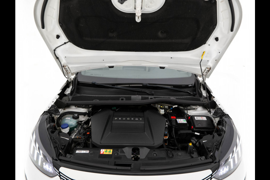 Peugeot e-2008 EV GT Pack 50 kWh [3-Fase-11kW] {SoH-88%} (INCL.BTW) *PANO | DIGI-COCKPIT | FULL-LED | BLIS | KEYLESS | LEATHER-MICROFIBRE | CAMERA | CARPLAY | CCS-FASTLOADER | DAB+ | NAVI-FULLMAP | ECC | PDC | SPORT-SEATS | AMBIENT-LIGHT | PRIVACY-