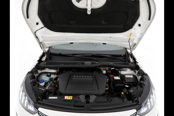Peugeot e-2008 EV GT Pack 50 kWh [3-Fase-11kW] {SoH-88%} (INCL.BTW) *PANO | DIGI-COCKPIT | FULL-LED | BLIS | KEYLESS | LEATHER-MICROFIBRE | CAMERA | CARPLAY | CCS-FASTLOADER | DAB+ | NAVI-FULLMAP | ECC | PDC | SPORT-SEATS | AMBIENT-LIGHT | PRIVACY-