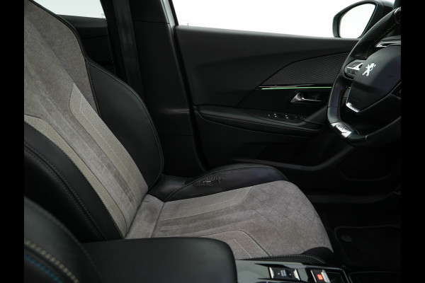 Peugeot e-2008 EV GT Pack 50 kWh [3-Fase-11kW] {SoH-88%} (INCL.BTW) *PANO | DIGI-COCKPIT | FULL-LED | BLIS | KEYLESS | LEATHER-MICROFIBRE | CAMERA | CARPLAY | CCS-FASTLOADER | DAB+ | NAVI-FULLMAP | ECC | PDC | SPORT-SEATS | AMBIENT-LIGHT | PRIVACY-
