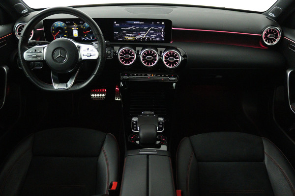 Mercedes-Benz A-Klasse 180 Business Solution AMG (PANORAMADAK, STOELVERWARMING, SFEERVERLICHTING, CAMERA, BURMEISTER)