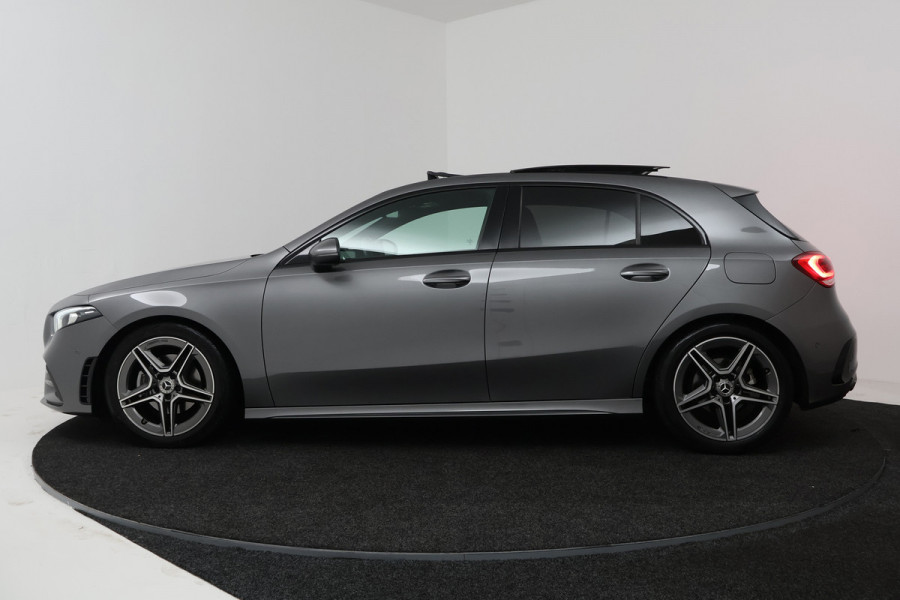 Mercedes-Benz A-Klasse 180 Business Solution AMG (PANORAMADAK, STOELVERWARMING, SFEERVERLICHTING, CAMERA, BURMEISTER)