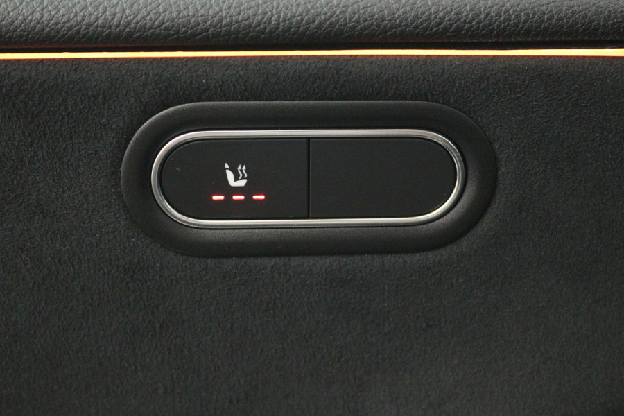 Mercedes-Benz A-Klasse 180 Business Solution AMG (PANORAMADAK, STOELVERWARMING, SFEERVERLICHTING, CAMERA, BURMEISTER)
