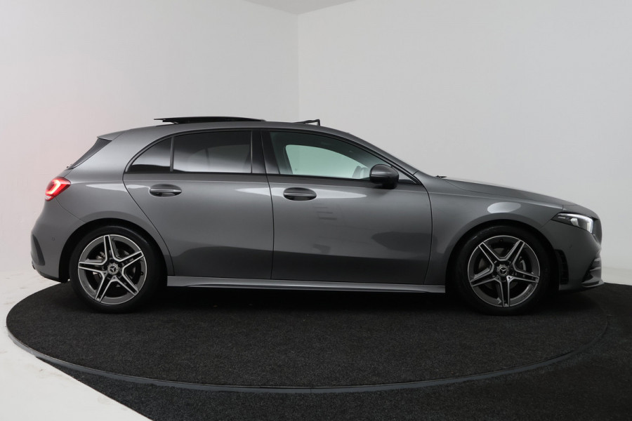 Mercedes-Benz A-Klasse 180 Business Solution AMG (PANORAMADAK, STOELVERWARMING, SFEERVERLICHTING, CAMERA, BURMEISTER)