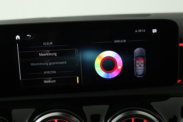 Mercedes-Benz A-Klasse 180 Business Solution AMG (PANORAMADAK, STOELVERWARMING, SFEERVERLICHTING, CAMERA, BURMEISTER)