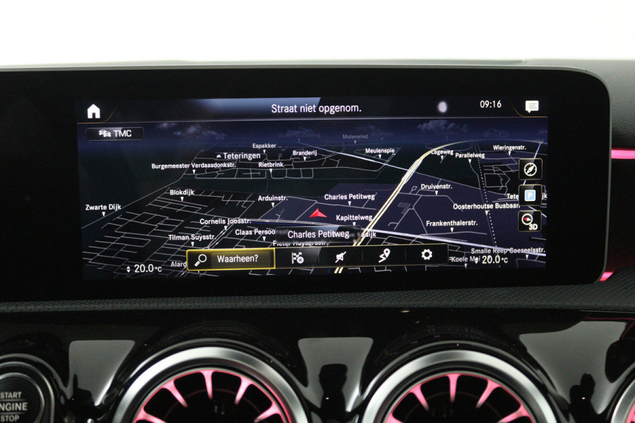 Mercedes-Benz A-Klasse 180 Business Solution AMG (PANORAMADAK, STOELVERWARMING, SFEERVERLICHTING, CAMERA, BURMEISTER)