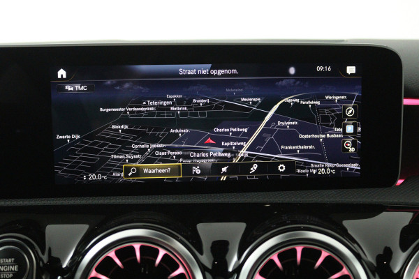 Mercedes-Benz A-Klasse 180 Business Solution AMG (PANORAMADAK, STOELVERWARMING, SFEERVERLICHTING, CAMERA, BURMEISTER)
