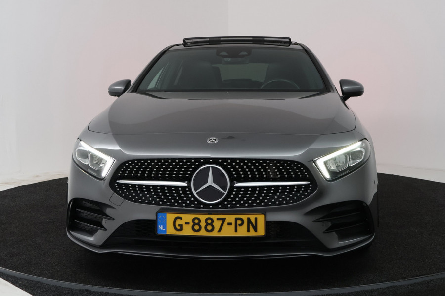 Mercedes-Benz A-Klasse 180 Business Solution AMG (PANORAMADAK, STOELVERWARMING, SFEERVERLICHTING, CAMERA, BURMEISTER)