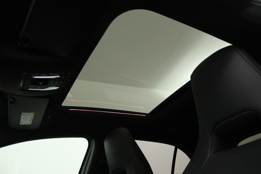 Mercedes-Benz A-Klasse 180 Business Solution AMG (PANORAMADAK, STOELVERWARMING, SFEERVERLICHTING, CAMERA, BURMEISTER)