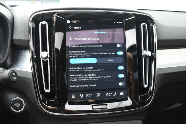 Volvo XC40 B4 211PK Automaat Plus Dark / Lounge Pakket / Extra getint glas / 360 Camera / 20'' velgen / Panoramadak / Elektrische stoelen met geheugen / Harman Kardon / Microtech/Nubuck bekleding