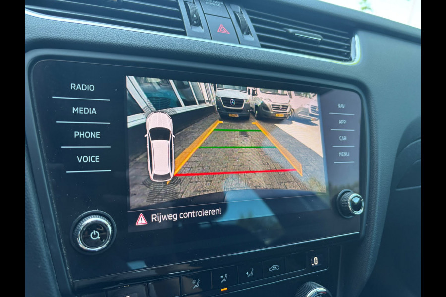 Škoda Octavia Combi 1.0 TSI Greentech Ambition Business | Automaat | Apple Carplay | Achterruitrijcamera | Navi