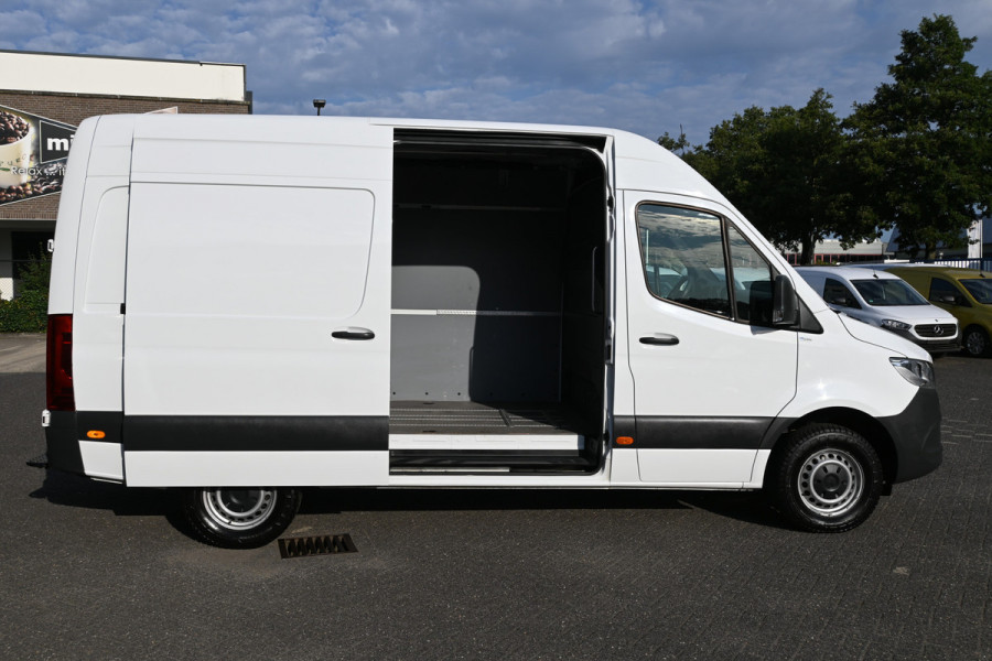Mercedes-Benz Sprinter 316 CDI L2H2 RWD 3500kg Trekhaak, MBUX met camera, Etc.