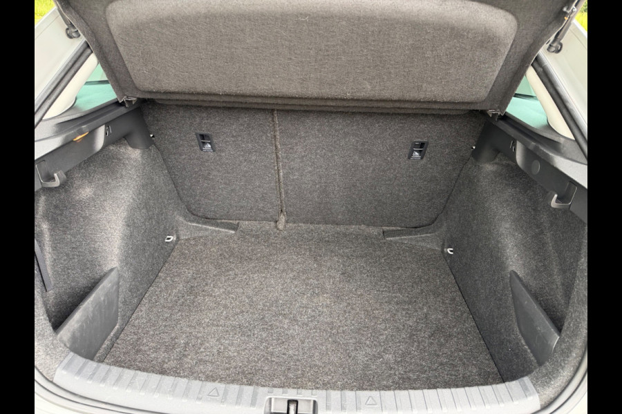 Škoda SCALA 1.0 TSI 110 pk Ambition, glazen panoramadak, cruise controle,1 e eigenaar, NL auto met nap