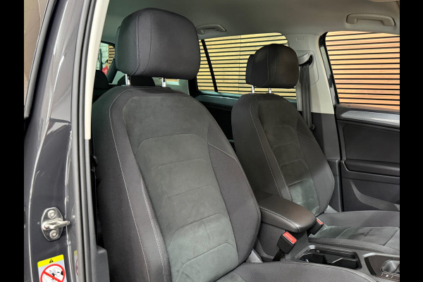 Volkswagen Tiguan 1.4 TSI eHybrid R-Line Business+ | Black Style | Urano Grey | ACC | Massage | CarPlay| Trekhaak | 20 Inch Suzuka
