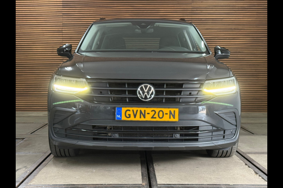 Volkswagen Tiguan 1.4 TSI eHybrid R-Line Business+ | Black Style | Urano Grey | ACC | Massage | CarPlay| Trekhaak | 20 Inch Suzuka