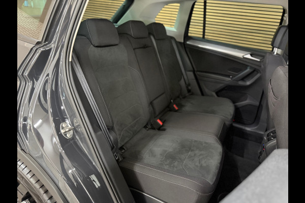Volkswagen Tiguan 1.4 TSI eHybrid R-Line Business+ | Black Style | Urano Grey | ACC | Massage | CarPlay| Trekhaak | 20 Inch Suzuka