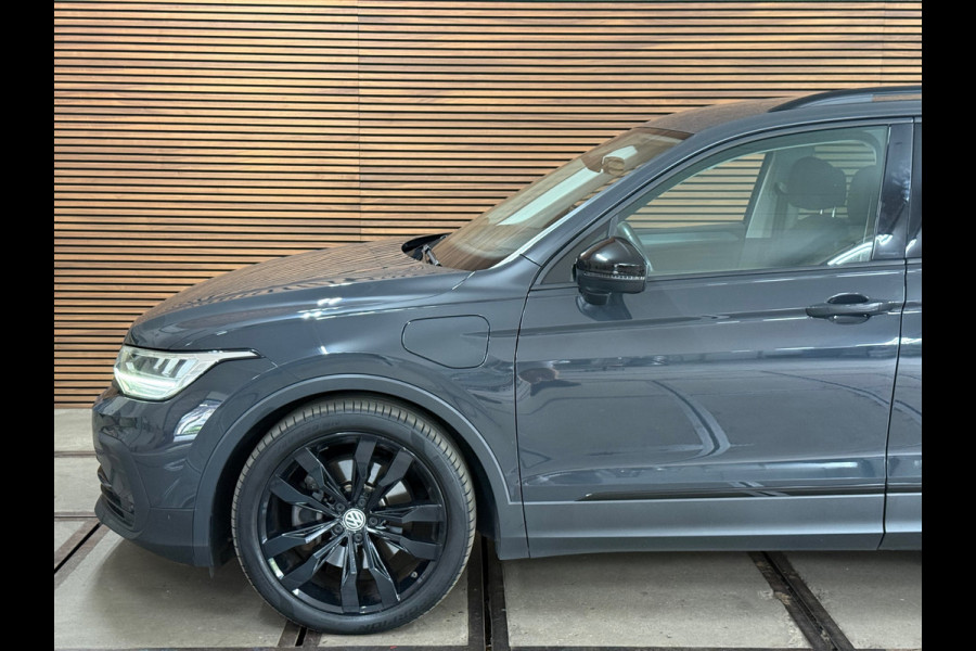 Volkswagen Tiguan 1.4 TSI eHybrid R-Line Business+ | Black Style | Urano Grey | ACC | Massage | CarPlay| Trekhaak | 20 Inch Suzuka