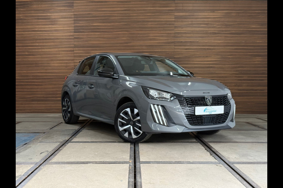Peugeot 208 1.2 Hybrid 100 e-DCS6 Active | Sellenium Grey | Navi | Cruise Control | LED | CarPlay | PDC | Airco | Stoelverwarming