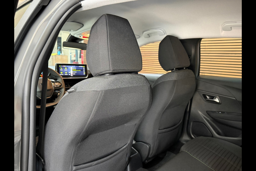 Peugeot 208 1.2 Hybrid 100 e-DCS6 Active | Sellenium Grey | Navi | Cruise Control | LED | CarPlay | PDC | Airco | Stoelverwarming