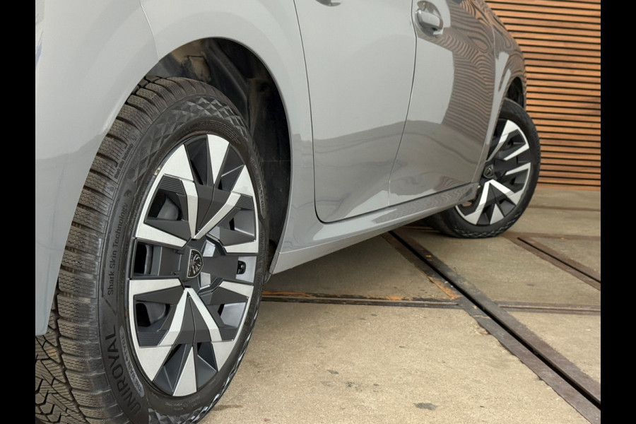 Peugeot 208 1.2 Hybrid 100 e-DCS6 Active | Sellenium Grey | Navi | Cruise Control | LED | CarPlay | PDC | Airco | Stoelverwarming