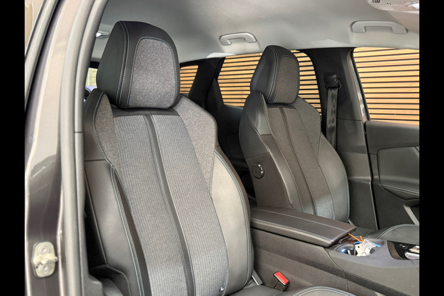 Peugeot 3008 1.2 PureTech Allure Pack | ACC | Keyless | Camera 180° | Trekhaak | Navi | Apple CarPlay & Android Auto | 18 Inch