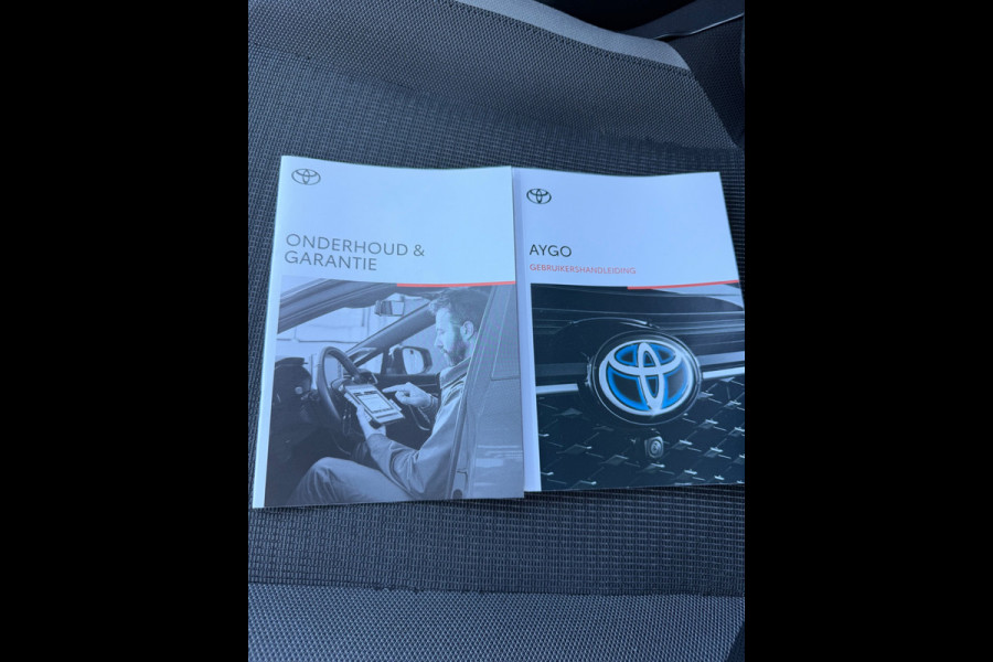 Toyota Aygo 1.0 VVT-i x-joy, achteruitrijcamera,carplay,dab, climaat controle, 1 e eigenaar, NL auto met nationale auto pas