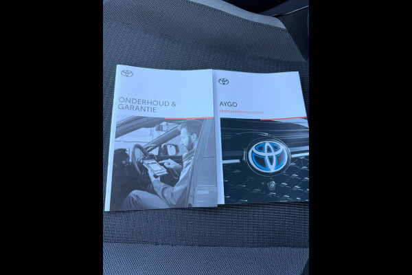 Toyota Aygo 1.0 VVT-i x-joy, achteruitrijcamera,carplay,dab, climaat controle, 1 e eigenaar, NL auto met nationale auto pas