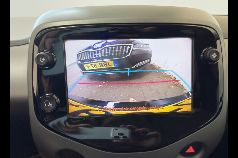 Toyota Aygo 1.0 VVT-i x-joy, achteruitrijcamera,carplay,dab, climaat controle, 1 e eigenaar, NL auto met nationale auto pas