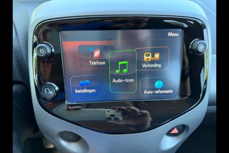 Toyota Aygo 1.0 VVT-i x-joy, achteruitrijcamera,carplay,dab, climaat controle, 1 e eigenaar, NL auto met nationale auto pas