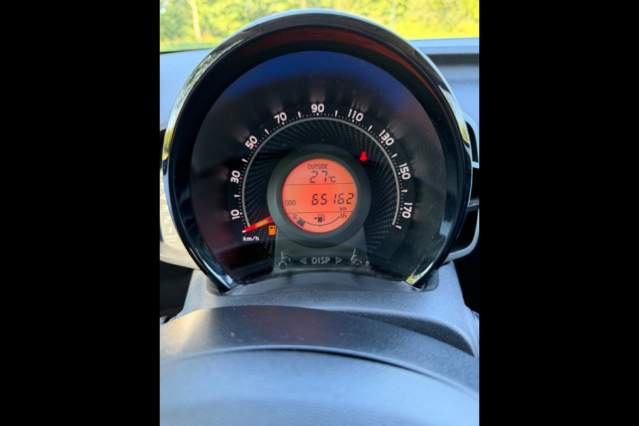 Toyota Aygo 1.0 VVT-i x-joy, achteruitrijcamera,carplay,dab, climaat controle, 1 e eigenaar, NL auto met nationale auto pas