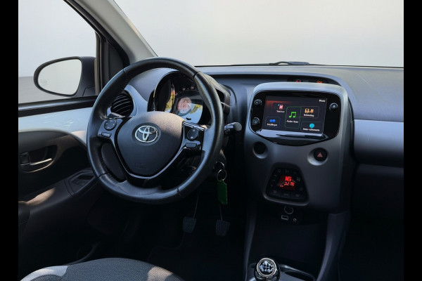 Toyota Aygo 1.0 VVT-i x-joy, achteruitrijcamera,carplay,dab, climaat controle, 1 e eigenaar, NL auto met nationale auto pas